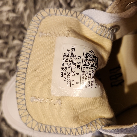 Gorgeous light blue Converse - Picture 3 of 4